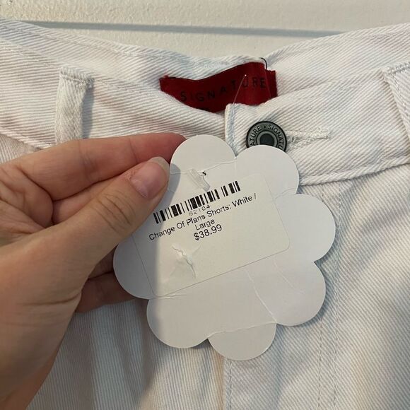 NWT White Distressed Denim Shorts - Picture 2 of 4